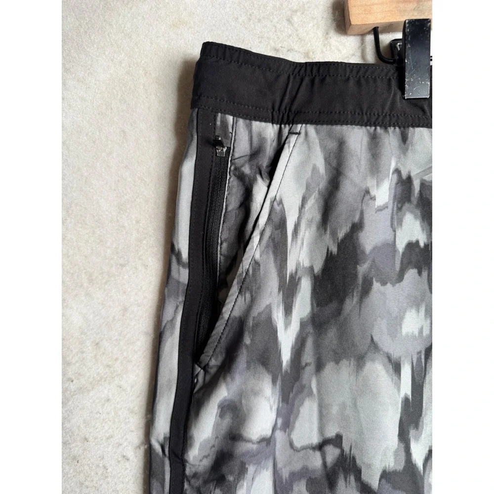 Eddie Bauer Gray Abstract Print Swim Trunks Mens XXL EMS3017 Zipper Pocket